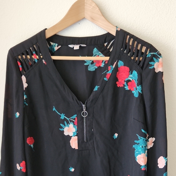 Candie's Black Floral Blouse Long Sleeve 1/4 Zip Front Slots on Shoulder  Sz L - Picture 4 of 15